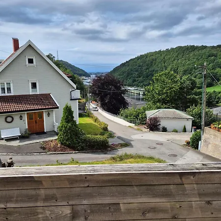 In The Middle Of - Sun And View Holiday home Egersund